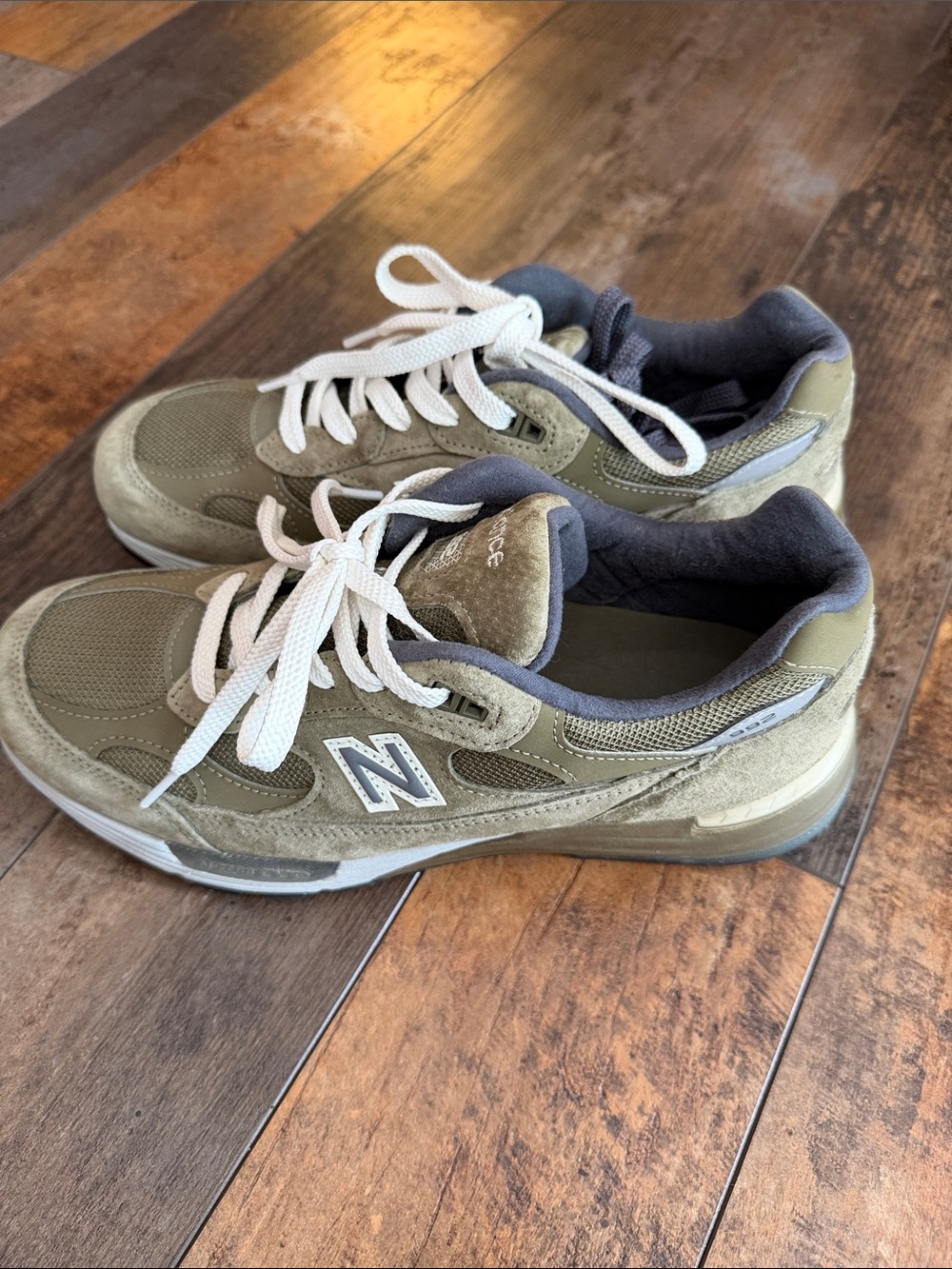 New Balance 992 Men’s Green Suede & Mesh Sneakers Sz 8.5.  NWOB